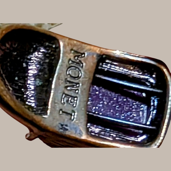 Earthy Vintage Monet Lucite Bracelet - Picture 5 of 5